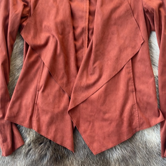Kut from the Kloth Rust Brown Faux Suede Draped Front Jacket Size Small - Picture 3 of 11